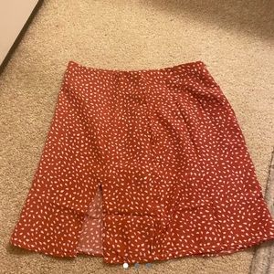 adorable pink/orangish white dot mini skirt perfect for summer